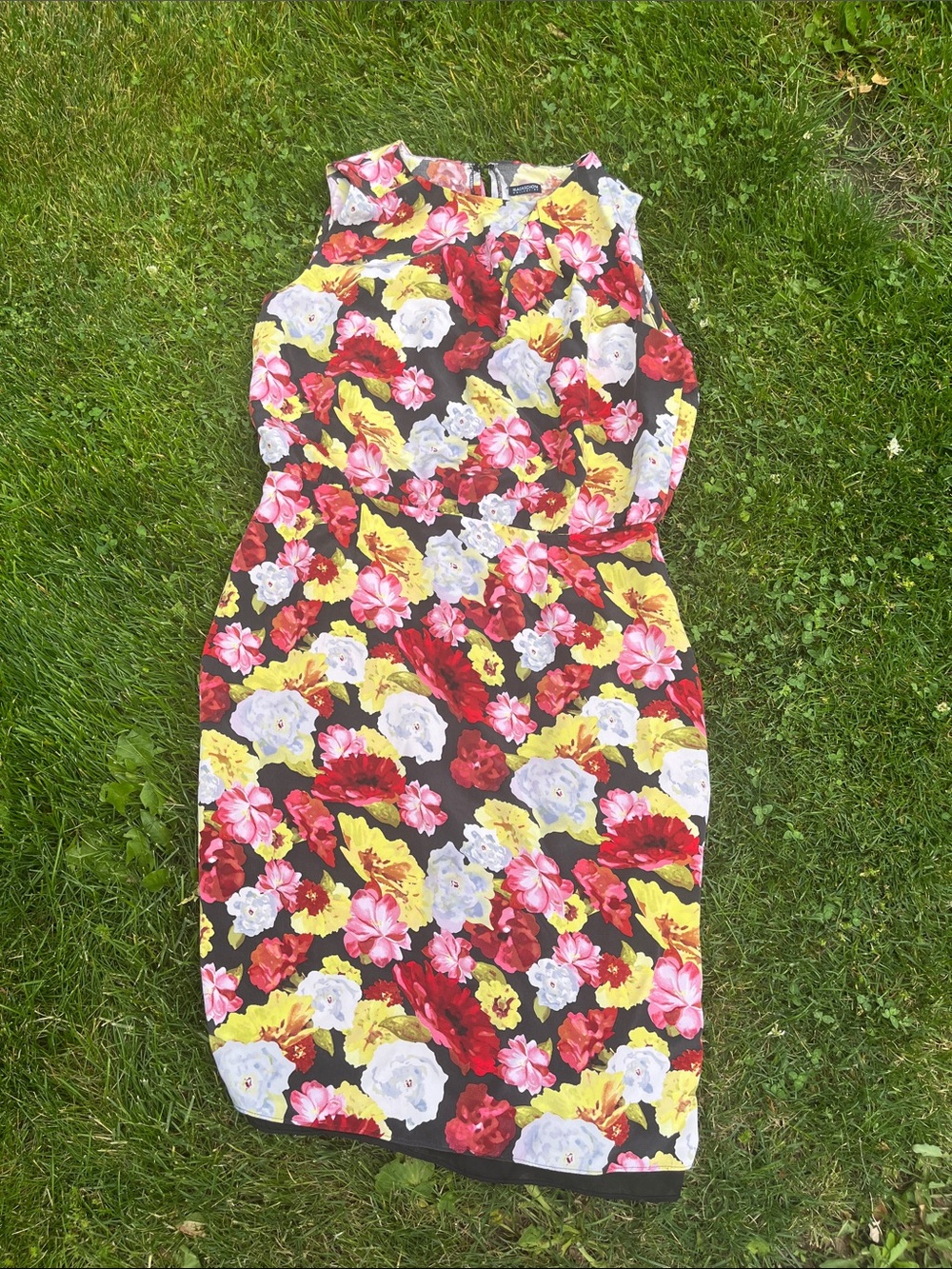 Magaschoni collection 8 Floral Sheath Dress in Black with Red,